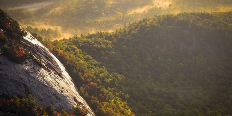 数据中心网络架构演进：从传统三层到叶脊(Spine-Leaf)拓扑的深度解析