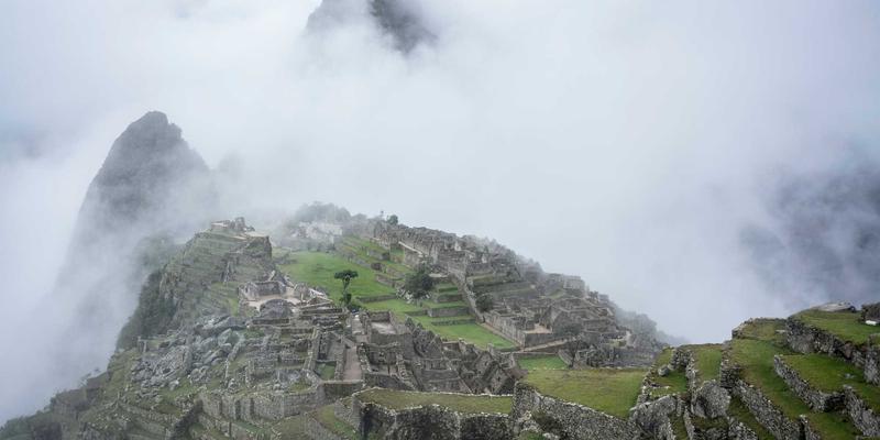 网络安全、资源共享与核心技术：现代网络技术的三维度解析